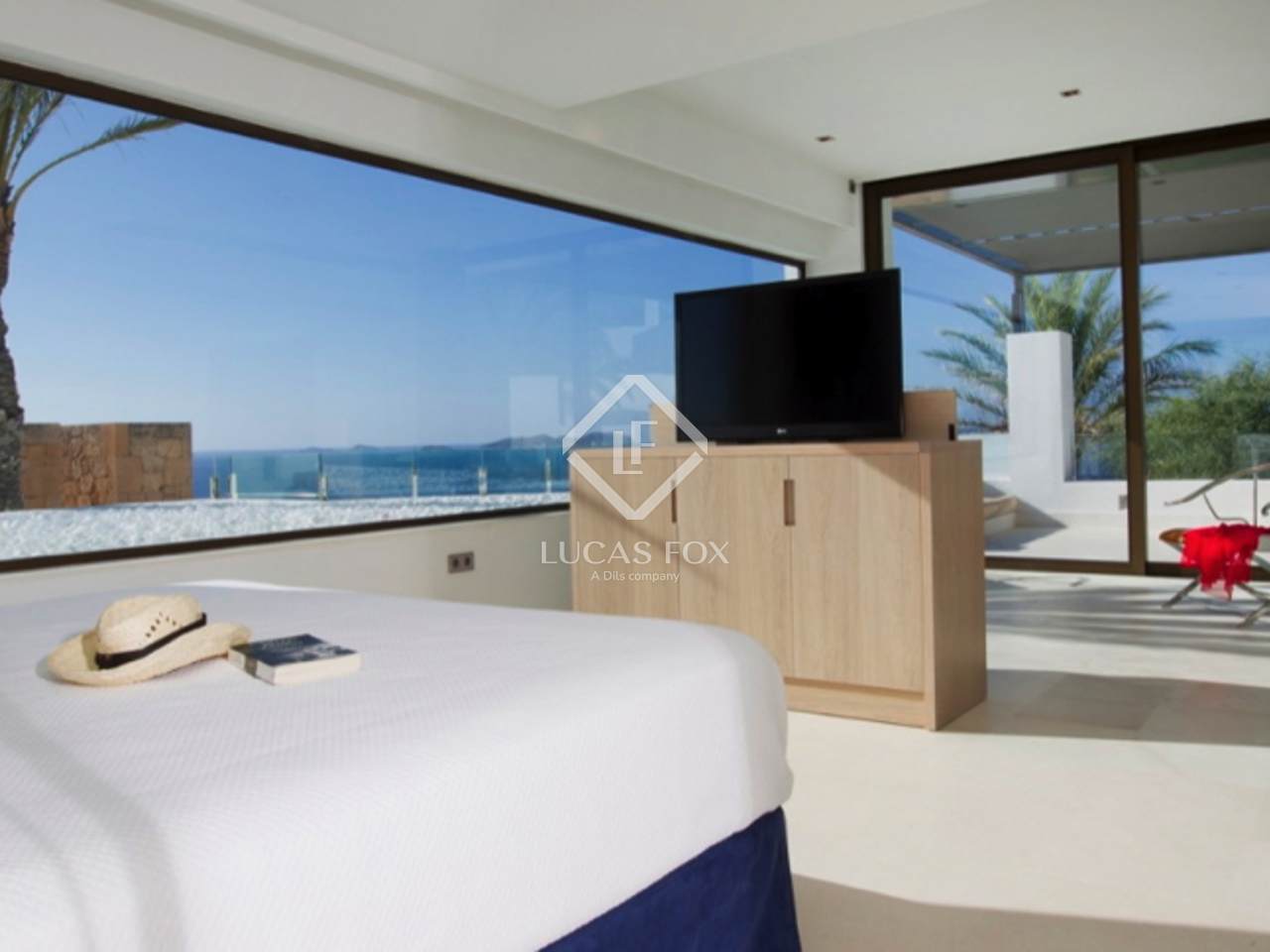 Luxury seafront property for sale in San José,