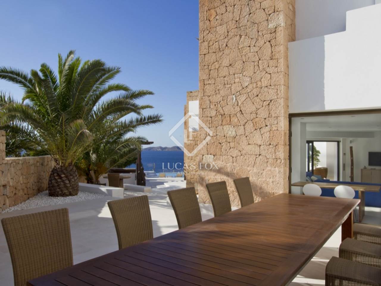 Luxury seafront property for sale in San José,