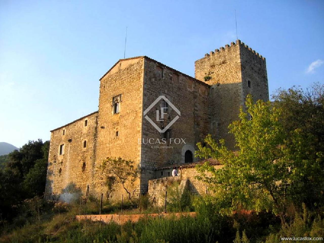 Authentic castle for sale in the Girona countryside
