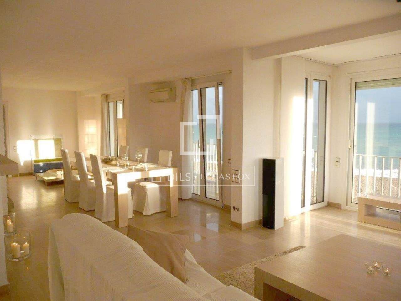 3 bed apartment with beach access for rent in Gavà Mar