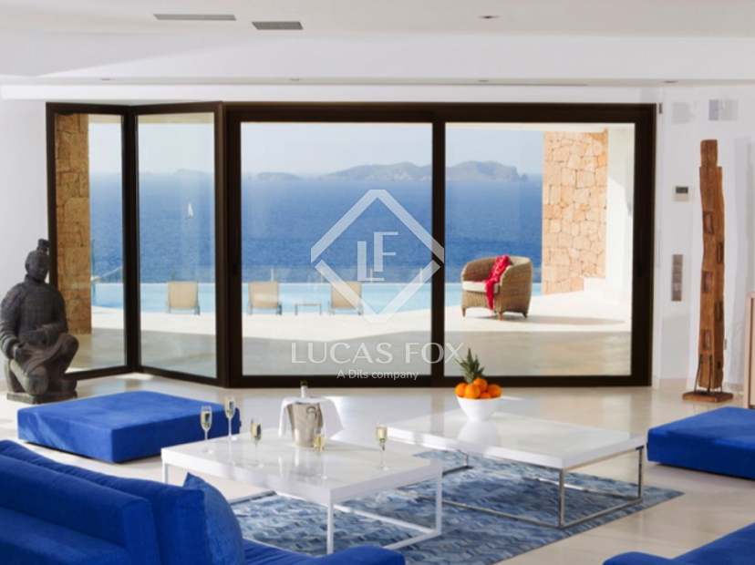 Luxury seafront property for sale in San José,