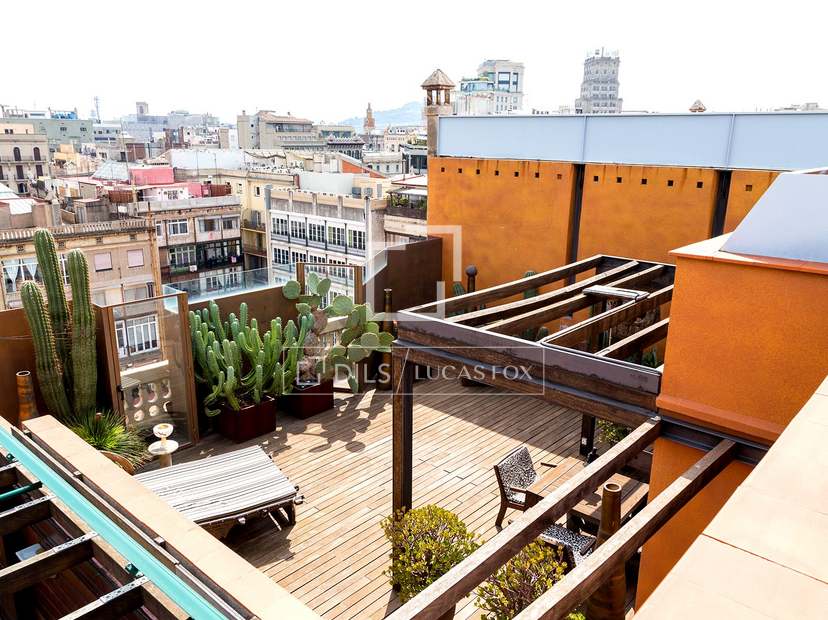 Penthouse for sale on Calle Diputacio, Barcelona