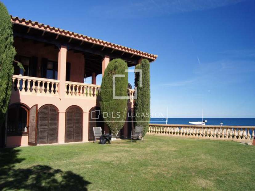 Unique first line Costa Brava property to buy
