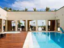 Pisos en primera línea de playa en Estepona, Andalucía