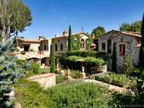 Luxury country property to buy near Girona and the Costa Brava with exceptional equestrian facilities and 17.5 ha of private land