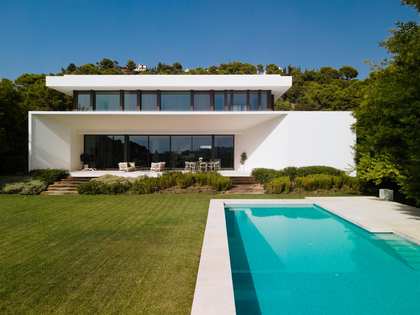 huis / villa van 933m² te koop met 261m² terras in Benahavís