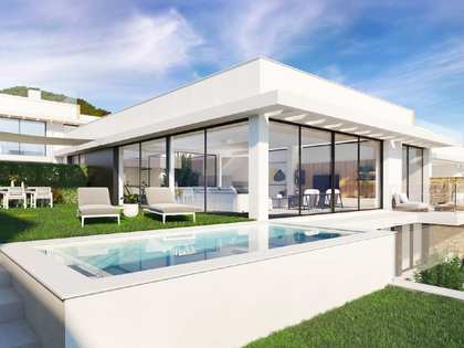 256m² house / villa with 61m² garden for sale in Santa Eulalia