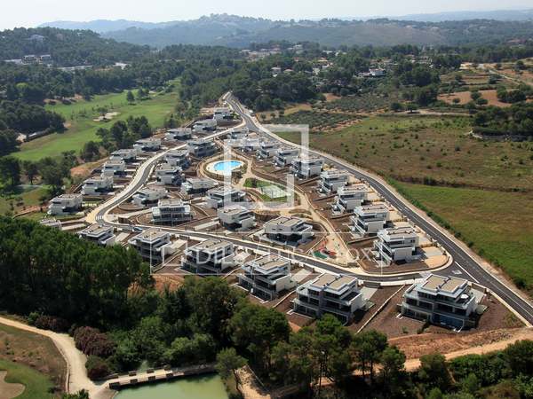 Casa / Vila de 206m² with 99m² terraço à venda em El Bosque / Chiva