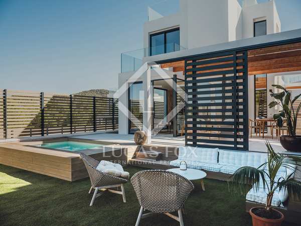 100m² house / villa with 97m² terrace for sale in San José