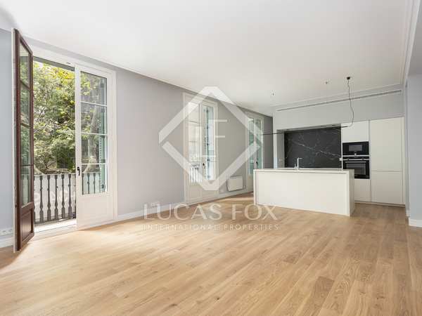 210m² penthouse with 100m² terrace for sale in Eixample Right