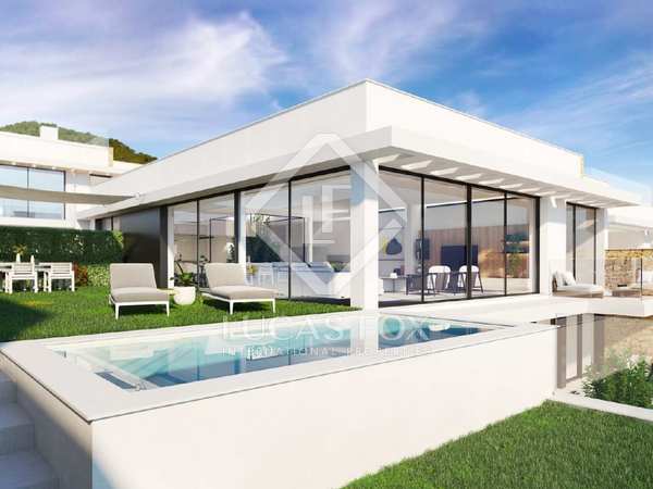 269m² house / villa with 98m² garden for sale in Santa Eulalia