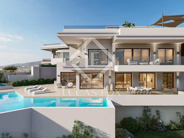 Huis / villa van 1,079m² te koop met 446m² Tuin in Estepona town