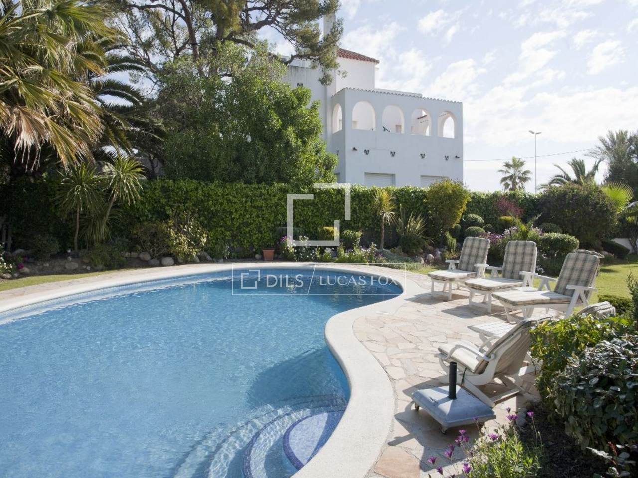 First line luxury villa for sale in Sitges, near Barcelona
