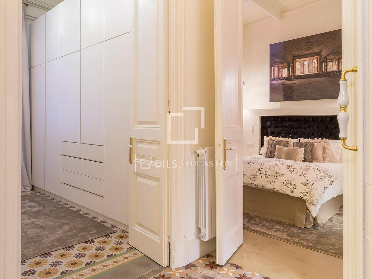 Stunning apartment for sale in Barcelona Old Town
