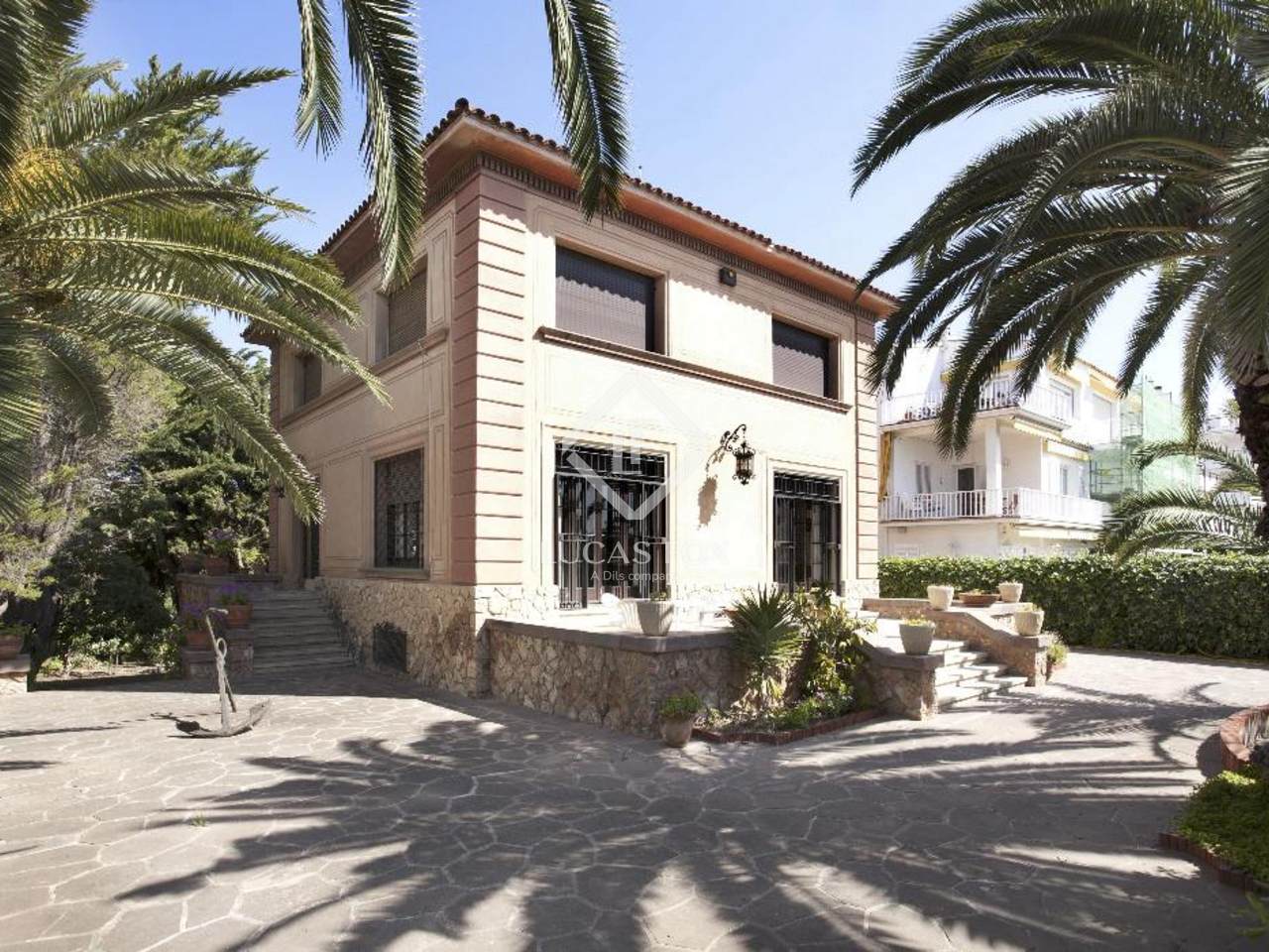 Casa en primera línea de mar en venta en Sitges, cerca de Barcelona Casa en primera línea de mar en venta en Sitges, cerca de Barcelona