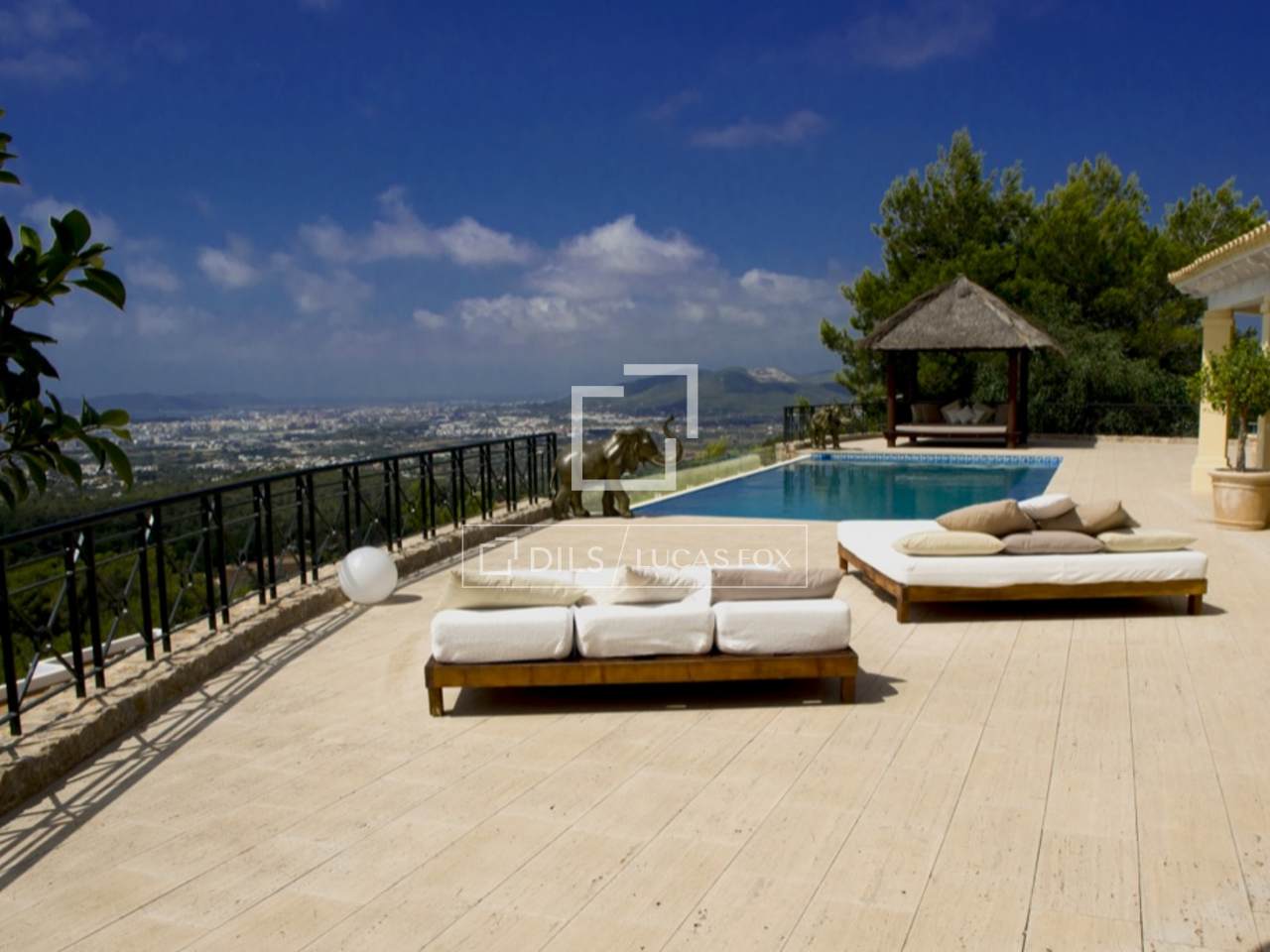 Luxury villa for sale on hilltop in Can