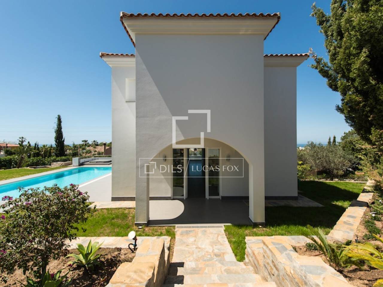 Newly built 4bedroom villa for sale in El Rosario, Marbella