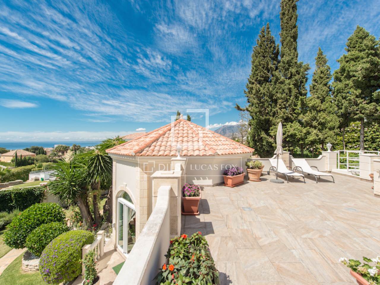 429m2 villa with 6 bedrooms for sale in El Rosario, Marbella