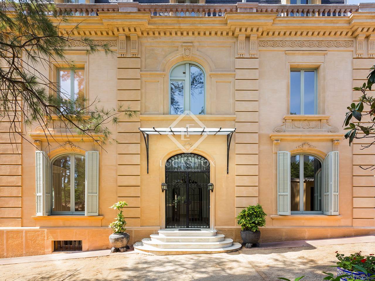 Listed mansion for sale in Pedralbes, Barcelona city