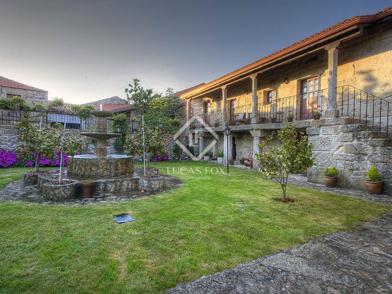 775m² House / Villa for sale in Ourense, Galicia