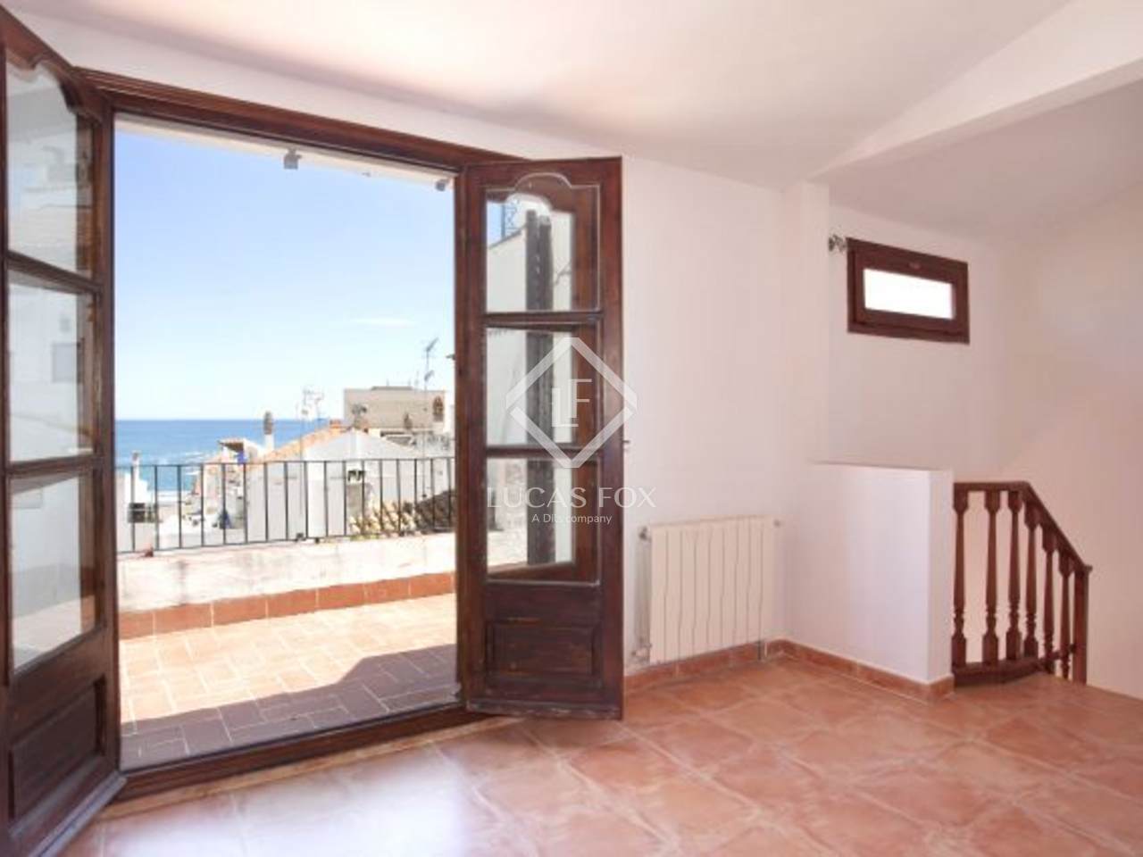 Building with 4 apartments for sale, next to church, Sitges.