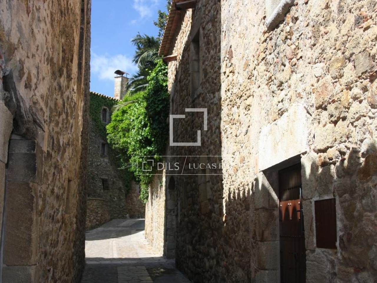 Girona stone house to buy in Pals near the Costa Brava