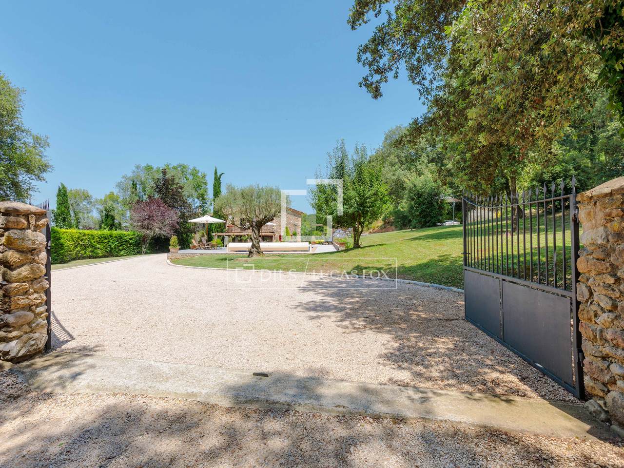 Country property for sale near Girona