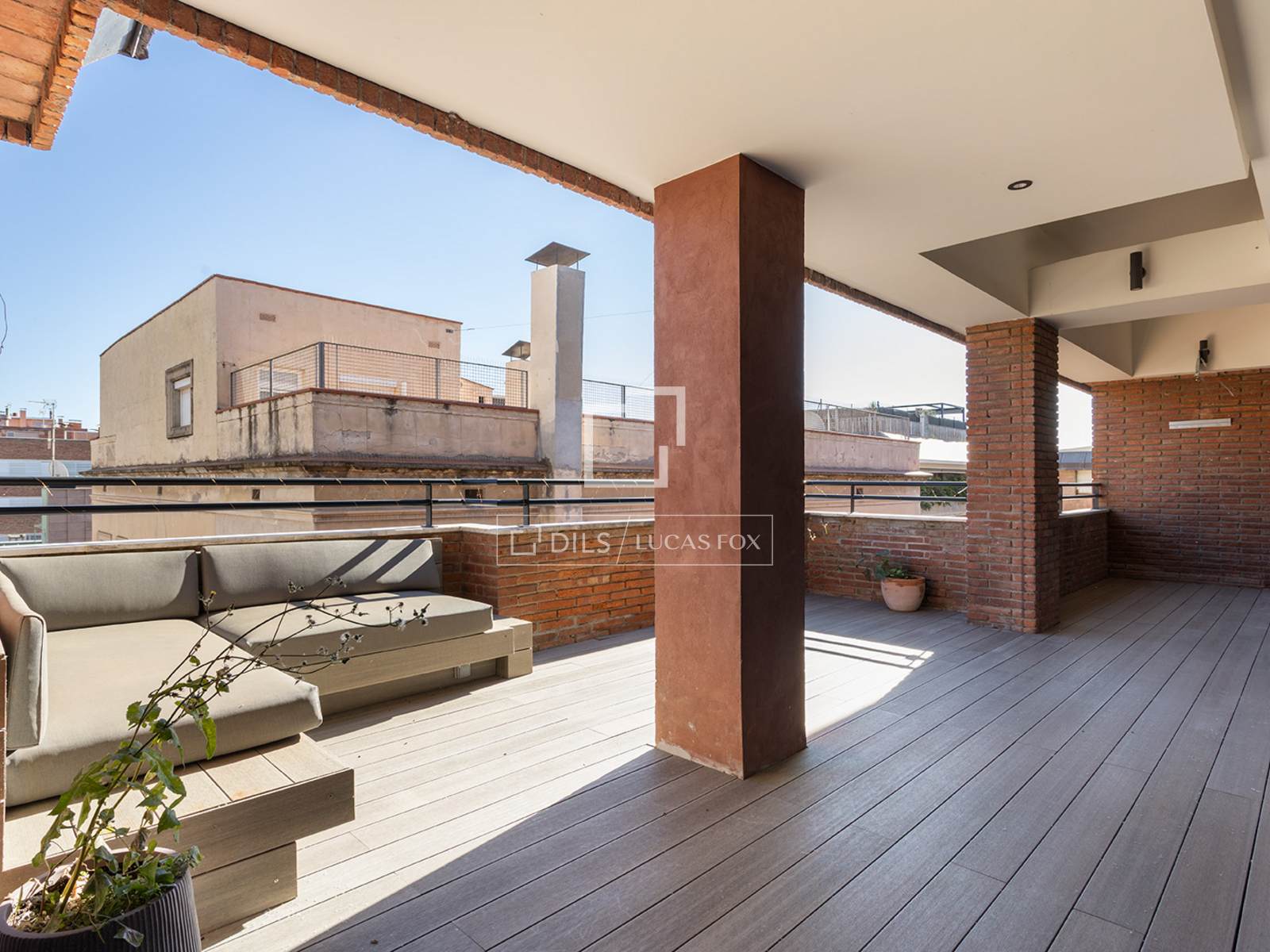 4 Bedrooms Apartment in Raset