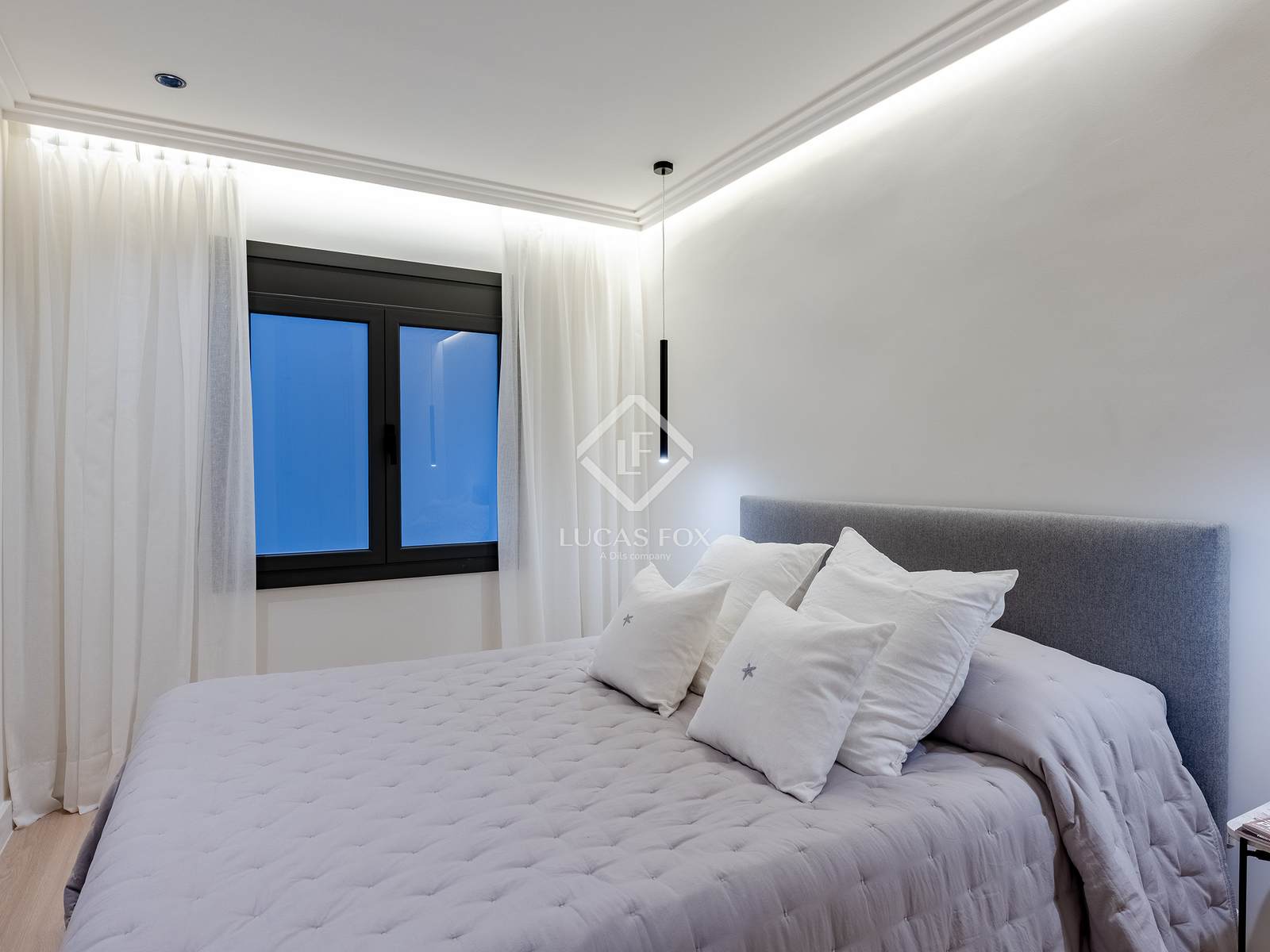 4 Bedrooms Apartment in Aribau