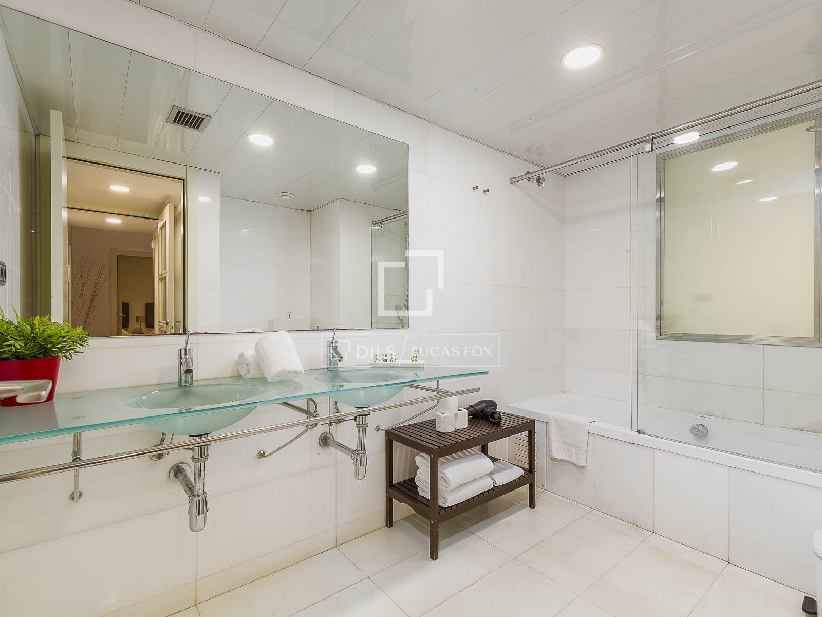 4 Bedrooms Apartment in Ronda Sant Pere