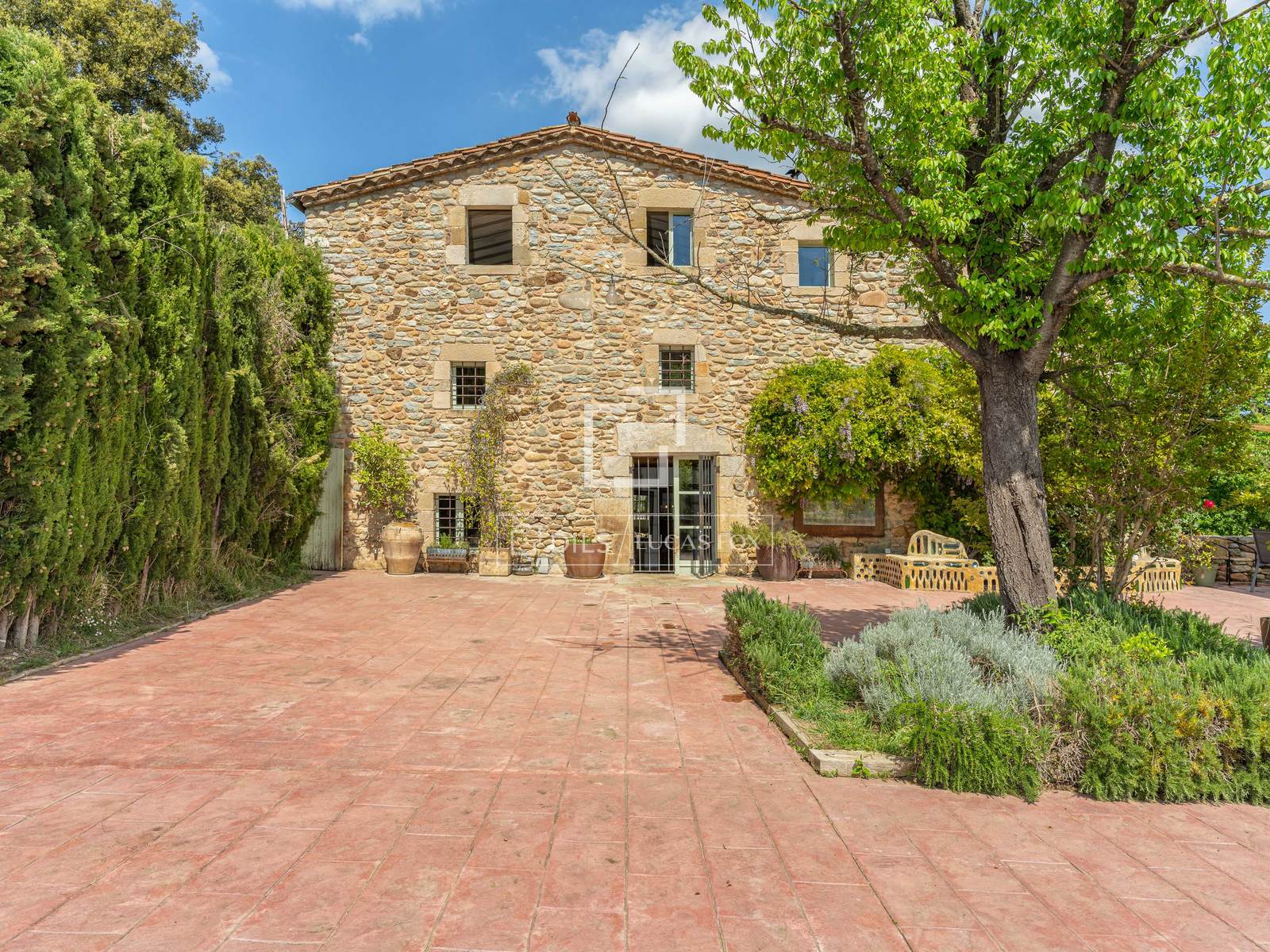 Country house for sale