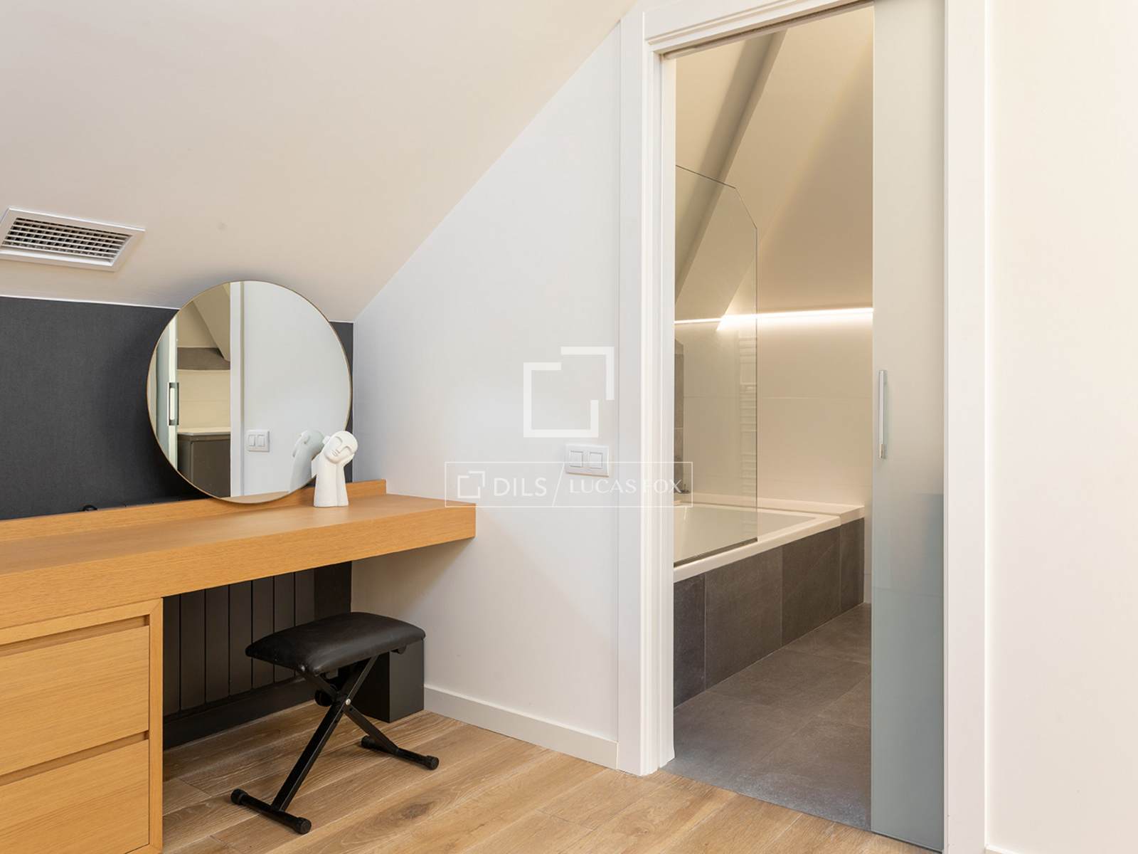 4 Bedrooms Apartment in Raset