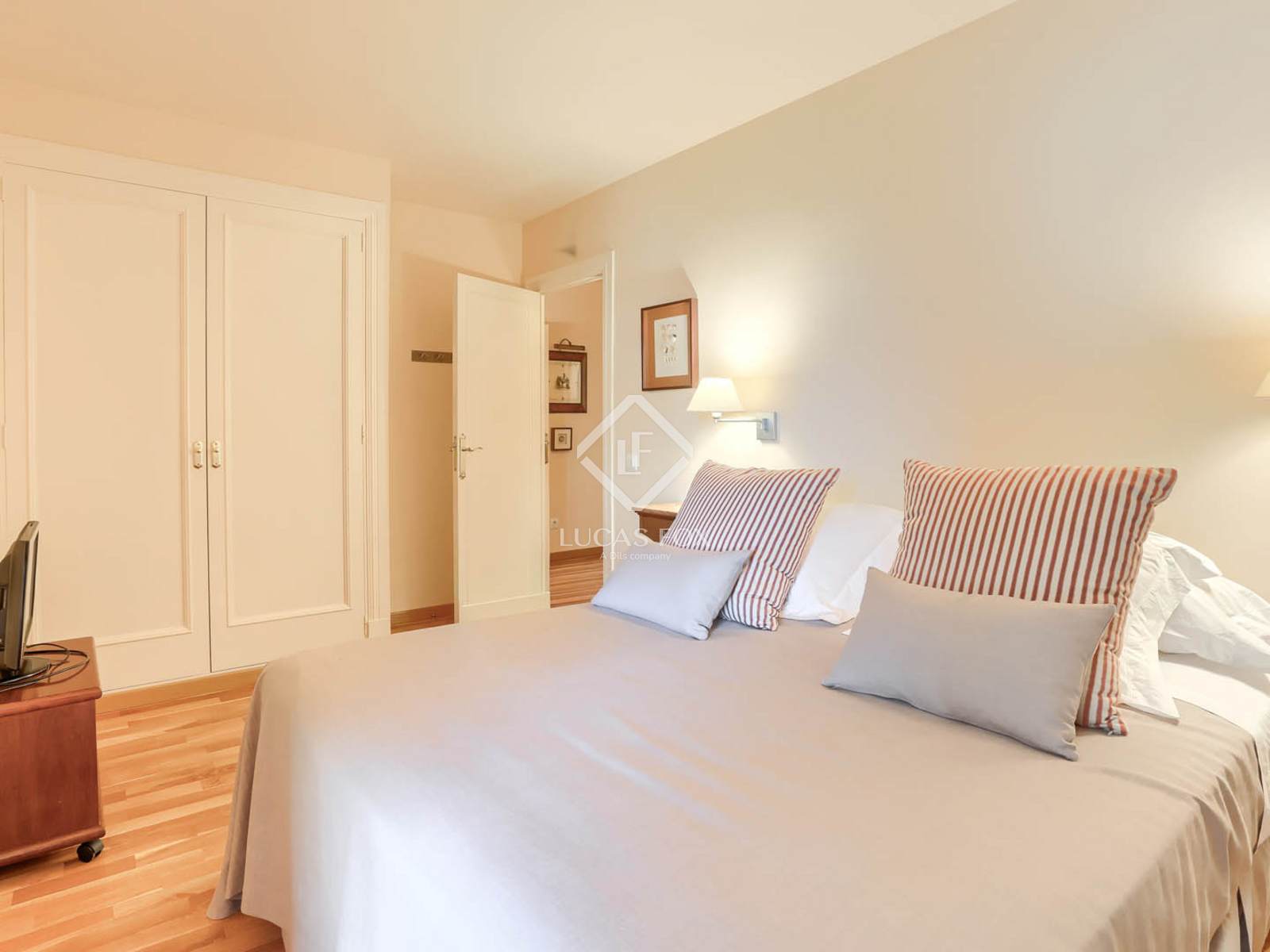 3 Bedrooms Apartment in carrer des barranc