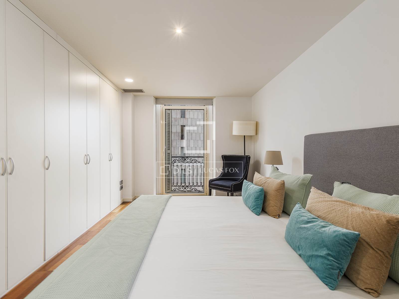 4 Bedrooms Apartment in Ronda Sant Pere