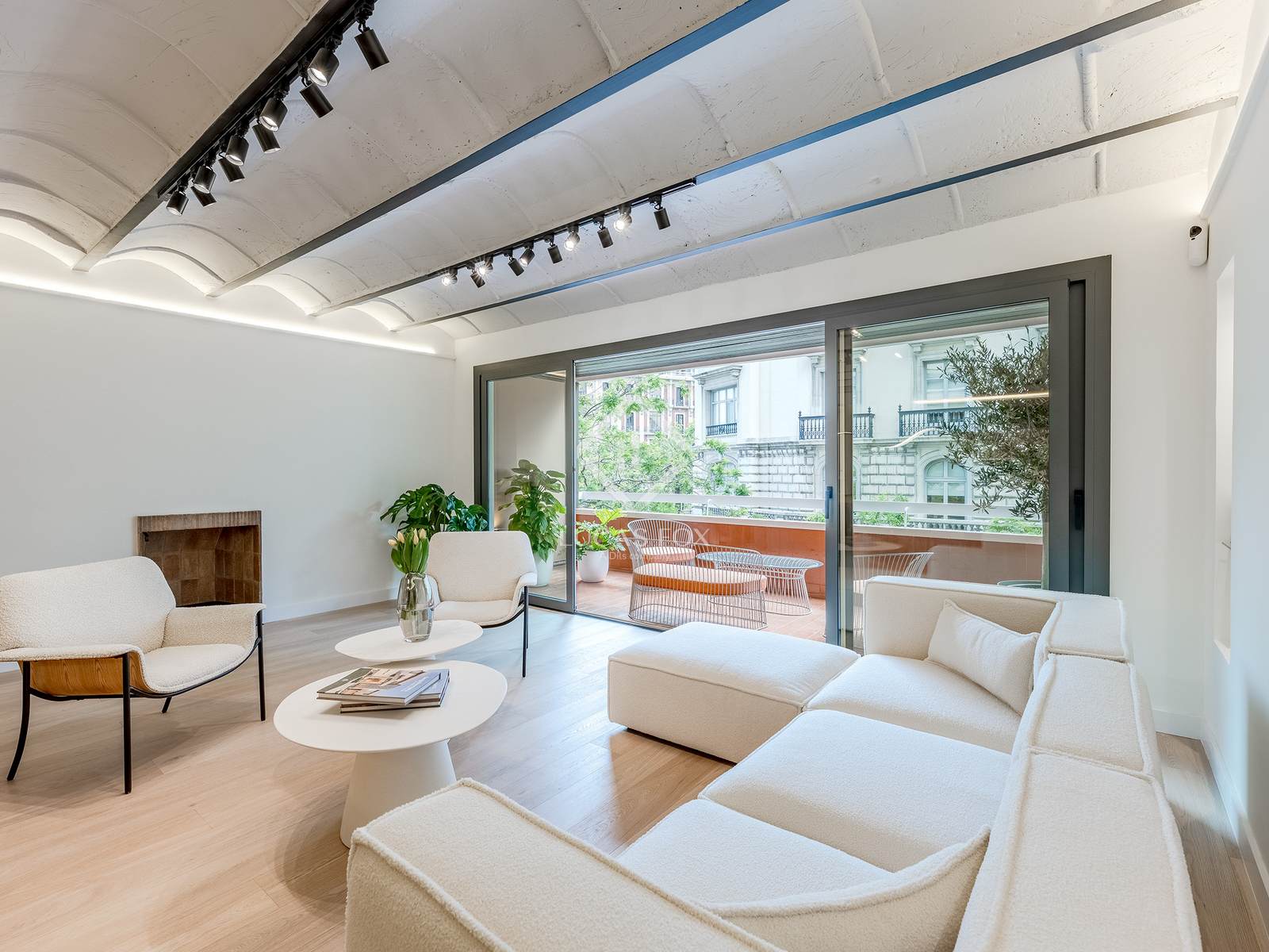 4 Bedrooms Apartment in Aribau