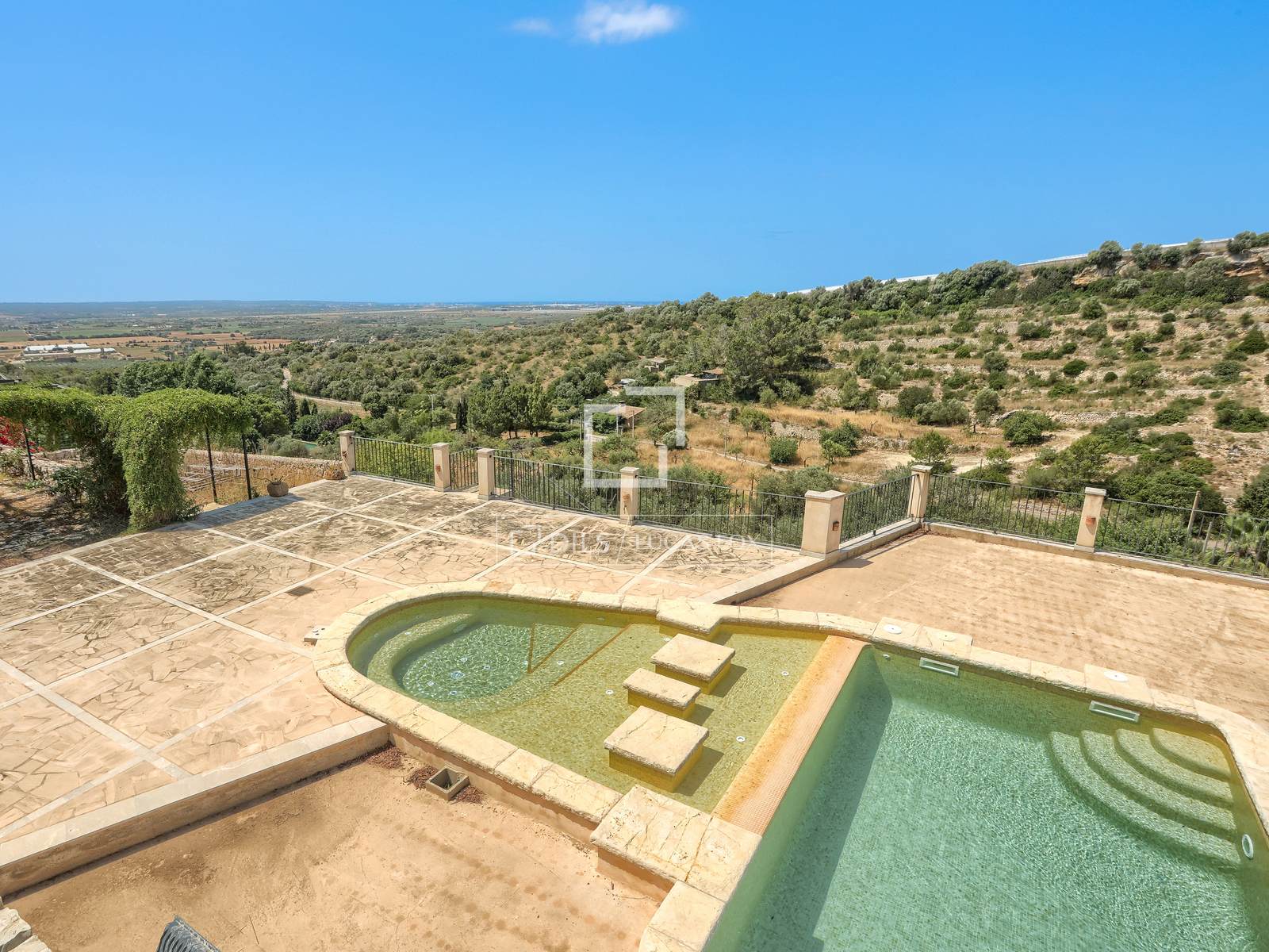 Country house for sale