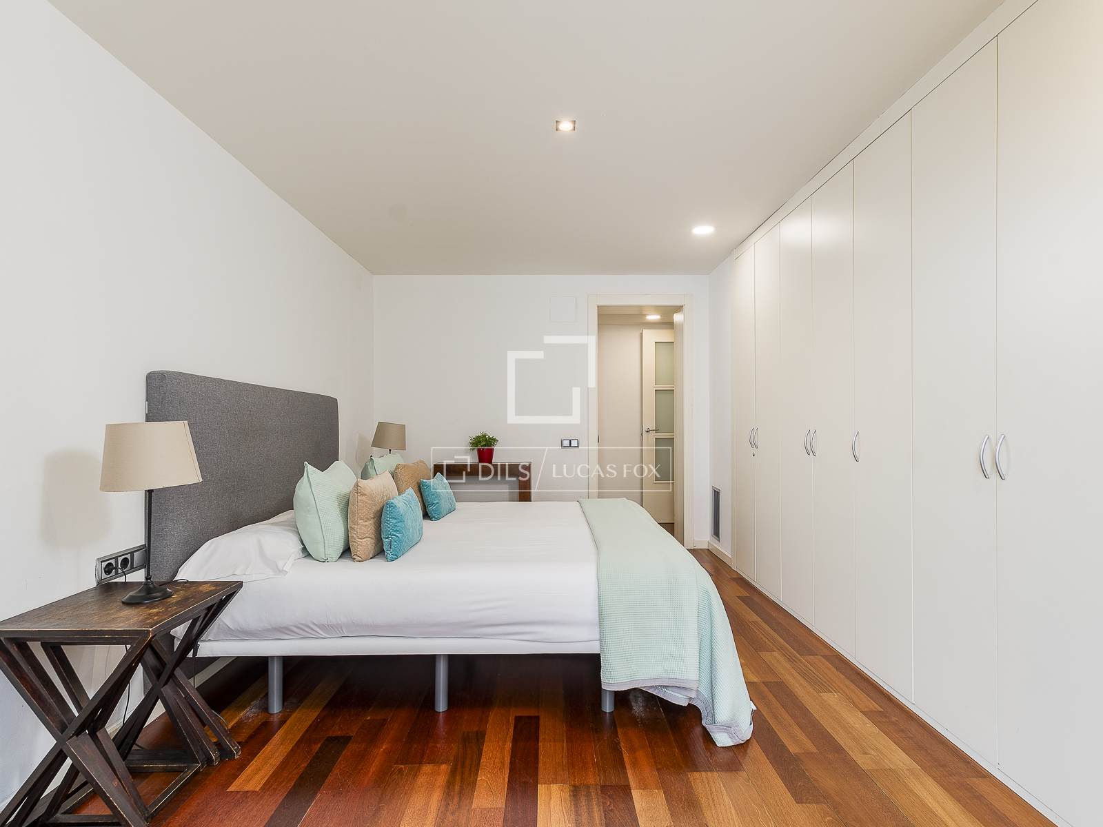 4 Bedrooms Apartment in Ronda Sant Pere