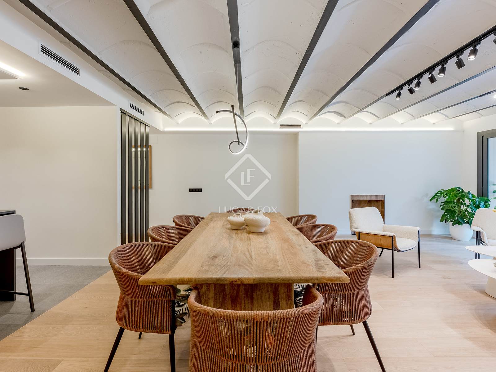 4 Bedrooms Apartment in Aribau