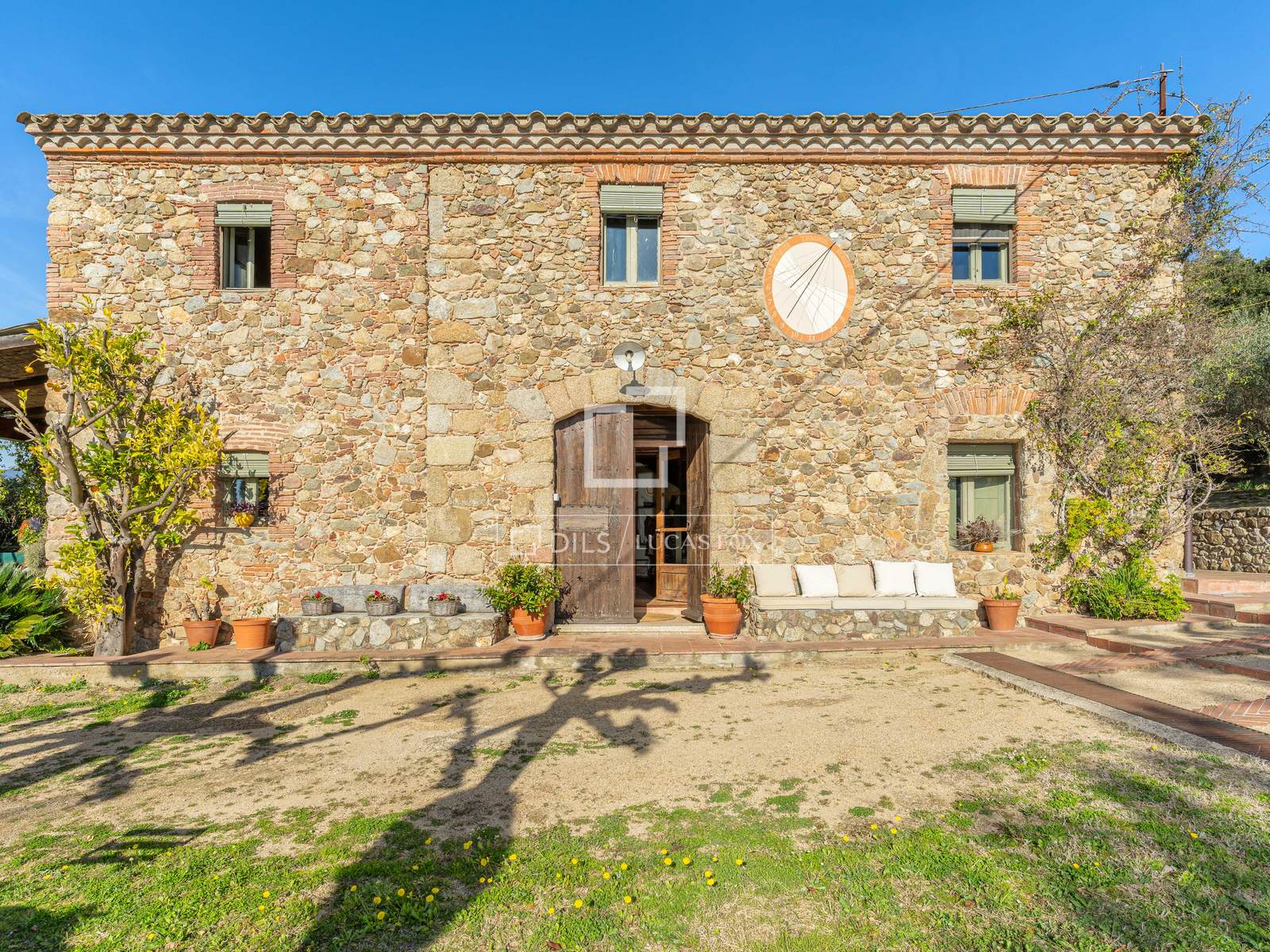 Country house for sale