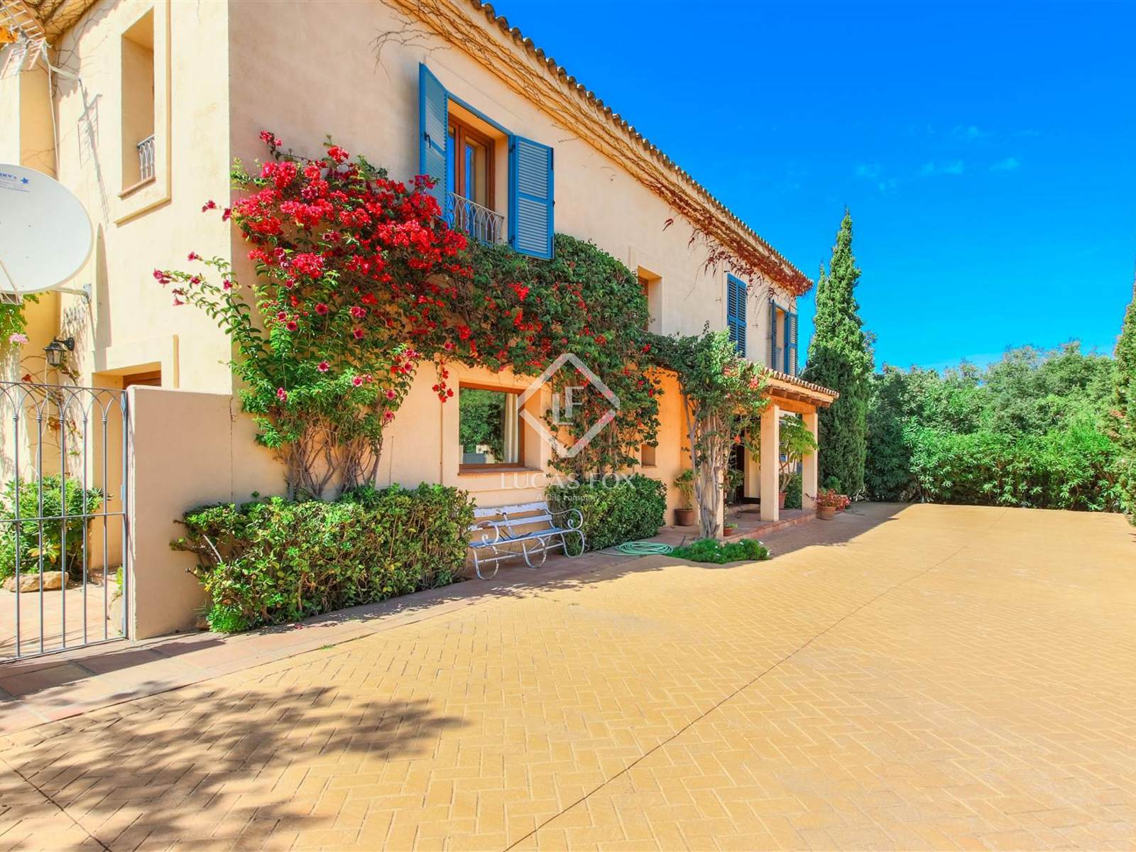 Casa / Villa de 330m² con 1,300m² de jardín en venta en Sotogrande