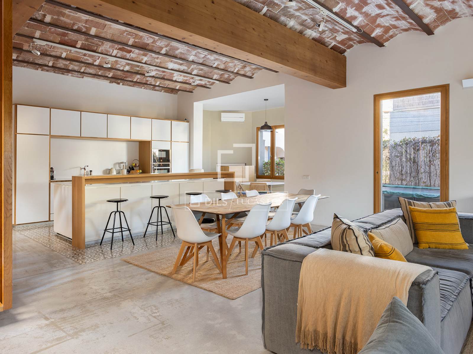 4 Bedrooms House / Villa in Circumval·lació