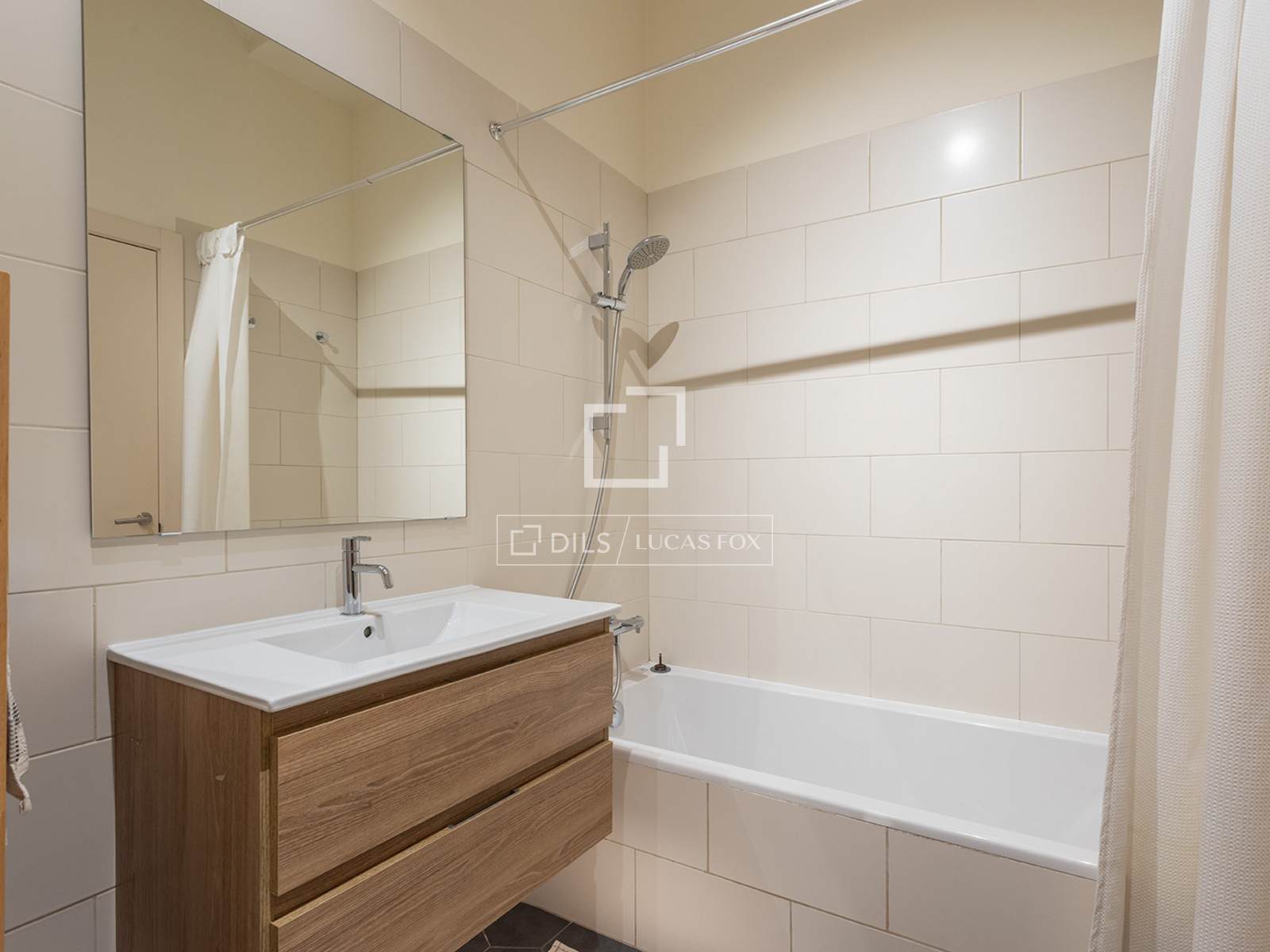 4 Bedrooms House / Villa in Circumval·lació