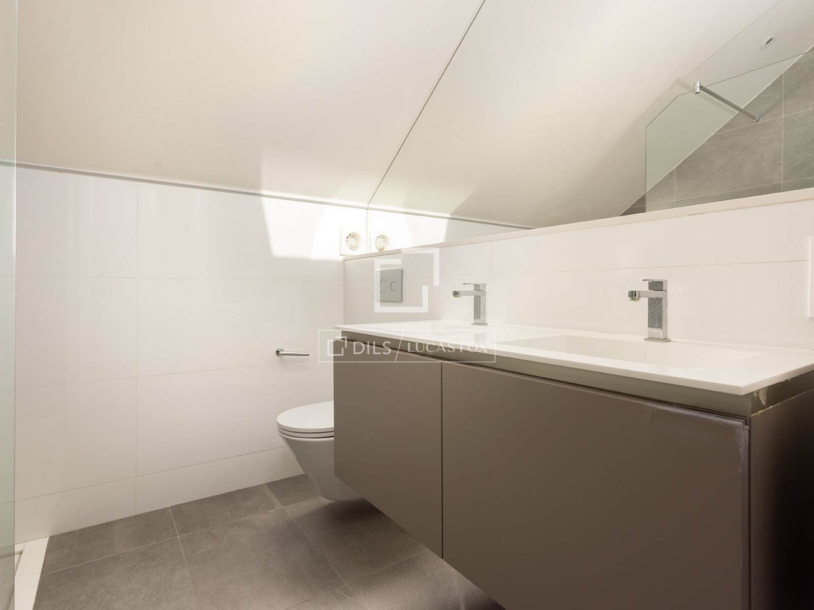 4 Bedrooms Apartment in Raset