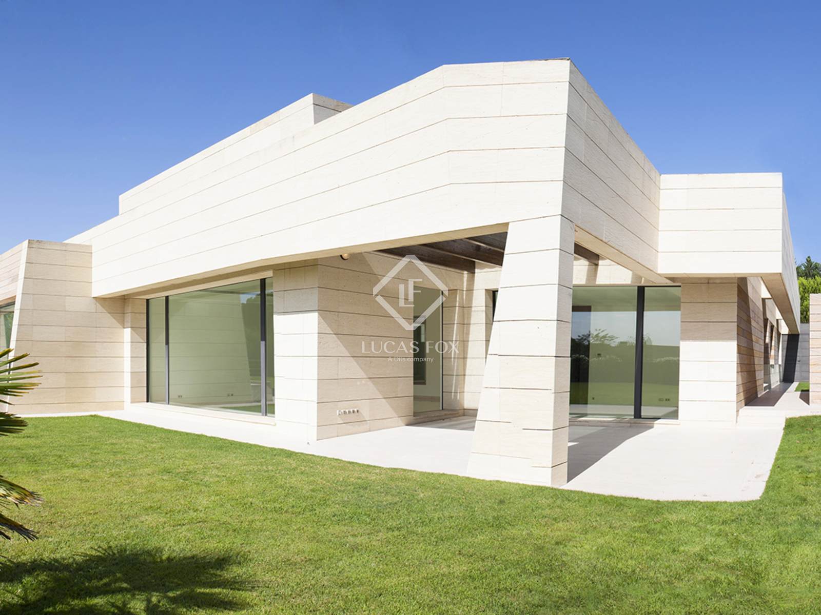 Casa / Villa de 800m² con 2,200m² de jardín en venta en Pozuelo