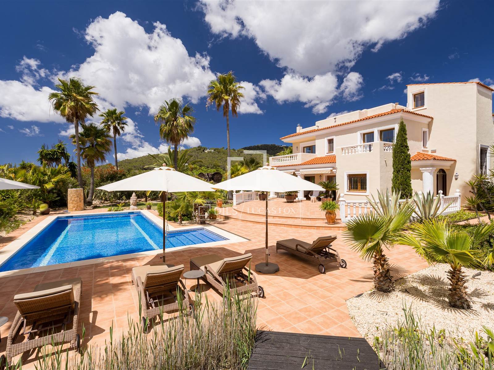 Excellent 4-bedroom house for sale in an excellent location close to Ibiza city centre