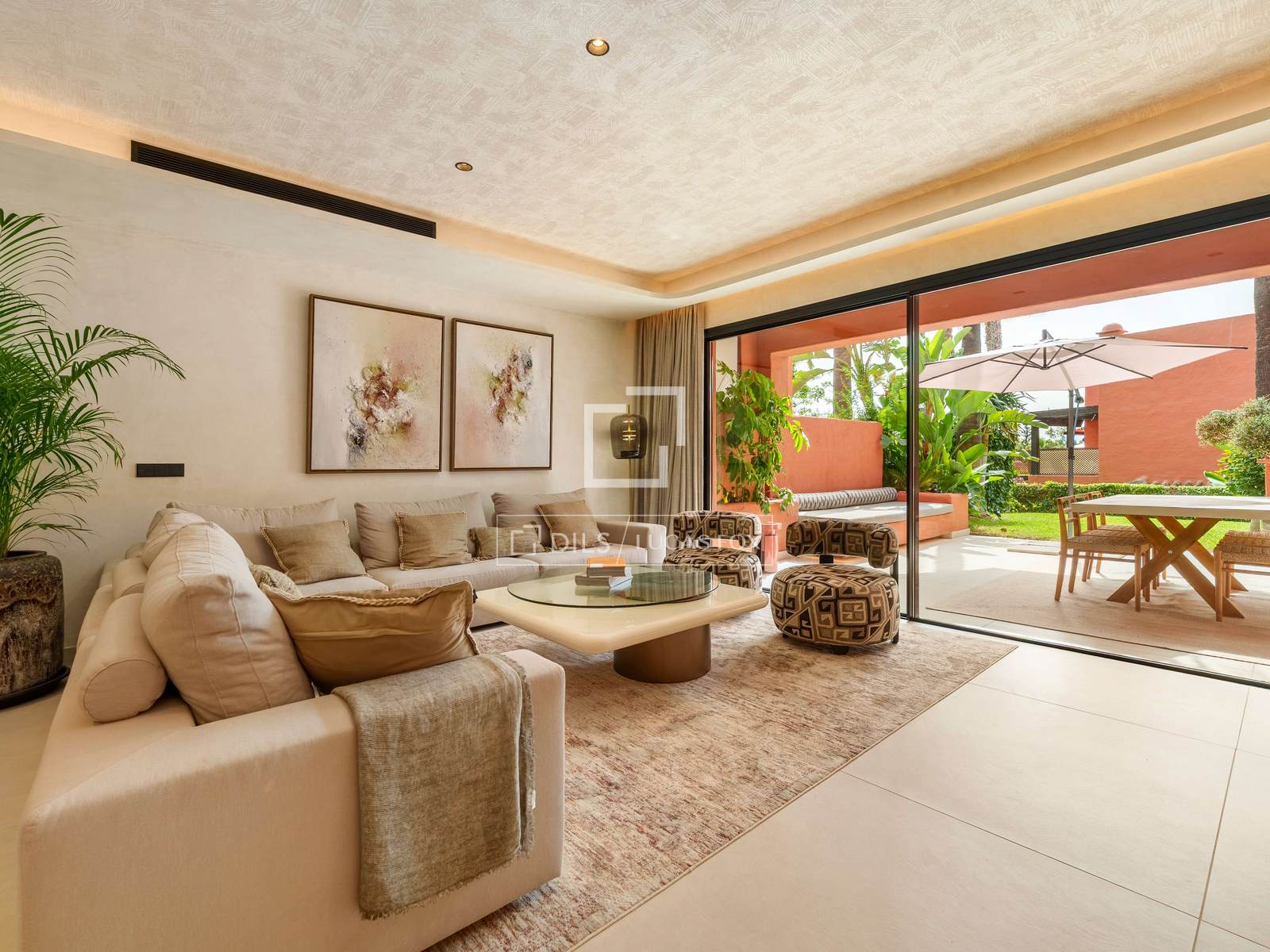 Elegant 4-bedroom refurbished townhouse in Marbella’s Golden Mile