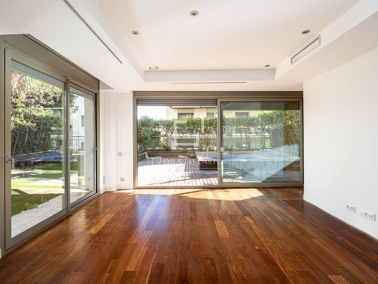 4 Bedroom apartment with 180m² terrace for sale in Pedralbes, Barcelona