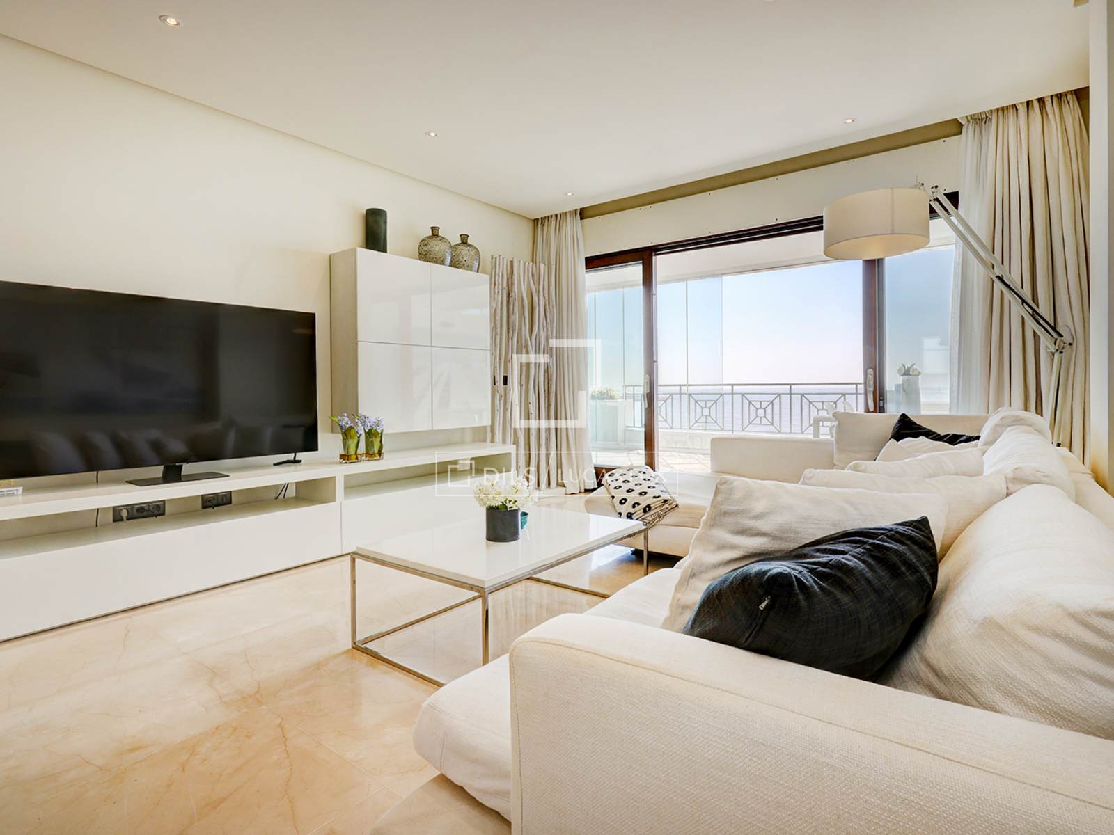 2 Bedrooms Apartment in Av. del Carmen