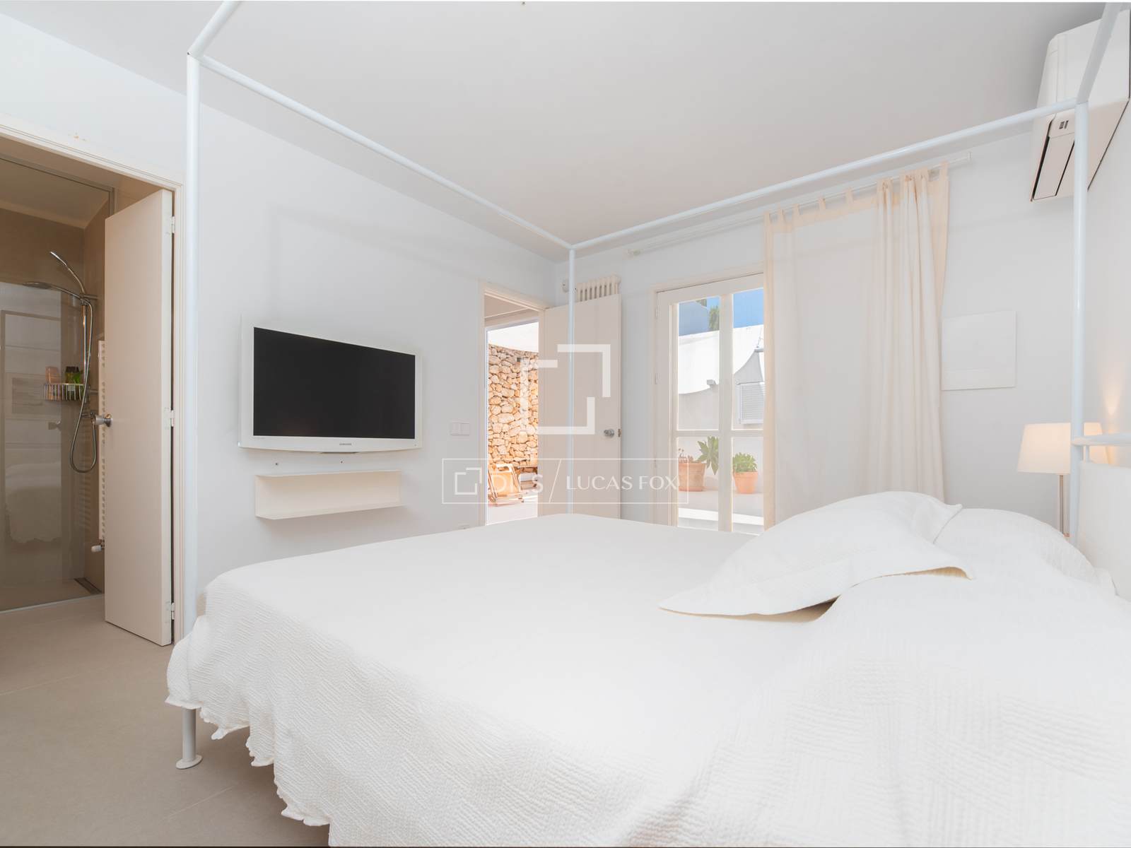 4 Bedrooms House / Villa in CALLE PARIS