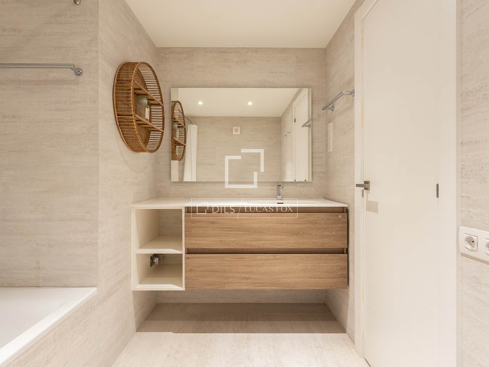 4 Bedrooms Apartment in Raset